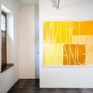 Johanes Zechner, * 1953 in Klagenfurt (AT), lebt und arbeitet in Graz und in Mieger/Medgorje (AT), Wort und Wange, 2009, FMZ-Zyklus 2008-2013, Öl auf Leinen, 160 x 180 cm, KULTUMUSEUM Graz, aus: WORT und WANGE. Die Mayröcker-Übersetzung von Johanes