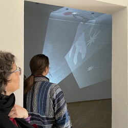 Eröffnung der Ausstellung: 'SISTERS OF THE LABYRINTH' von Renate Kordon und Tamara Friebel, KULTUM Graz, 2. März 2024. Foto: KULTUM/Johannes Rauchenberger