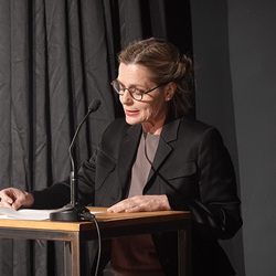Doppelter Gast, am Fr., 24. April 2026 mit Ulrike Scheuermann, mit einer Einführung von Barbara Rauchenberger und einem Gespräch moderiert von Helwig Brunner