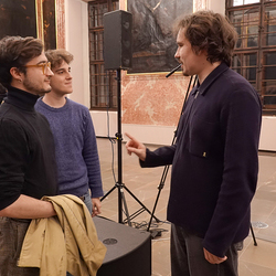 Abschluss der 4. Blumenbergtage am 14.3.26 im Minoritensaal mit einem Live-Hörspiel inszeniert von büro lunaire, nach einem Text von Stefan Schmitzer, mit Kompositionen von A. Bauer, T. Urban, F. Kindlinger, G. T. Pérez, R. Schinwald. Tontechnik B. A