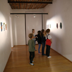 Paradieswerkstatt Malworkshop in der Ausstellung 'Innergärten und Trotzdemblüten' von Alois Neuhold Foto: KULTUM/Andrea Hopper