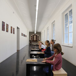 Paradieswerkstatt Malworkshop in der Ausstellung 'Innergärten und Trotzdemblüten' von Alois Neuhold Foto: KULTUM/Andrea Hopper