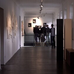 'Crosses': 12. Themenführung mit Kutator Johannes Rauchenberger in der Ausstellung 'Gott hat kein Museum', special guest: Guillaume Bruere (Berlin)