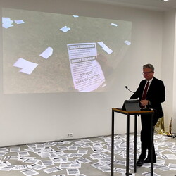 Eröffnung des Spiegelgitterhauses Gleisdorf (Sammlung Wolf) durch Bürgermeister Christoph Stark, Landeshauptmann Christopher Drexler und Diözesanbischof Wilhelm Krautwaschl.Laudatio: Walter Prügger,Einführung in die Ausstellung 'WENDEZEITEN/ZEITENW