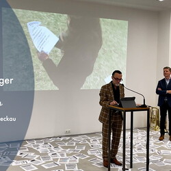 Eröffnung des Spiegelgitterhauses Gleisdorf (Sammlung Wolf) durch Bürgermeister Christoph Stark, Landeshauptmann Christopher Drexler und Diözesanbischof Wilhelm Krautwaschl.Laudatio: Walter Prügger,Einführung in die Ausstellung 'WENDEZEITEN/ZEITENW