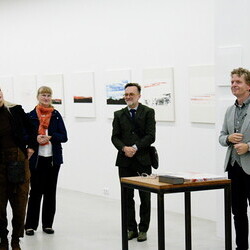 Gerhard Lojen (1935–2005) zum 20. Todestag: Eröffnung KULTUMUSEUM im Spiegelgitterhaus Gleisdorf, 17.10.2025. Kurator Johannes Rauchenberger führt in das Werk des Künstlers ein.