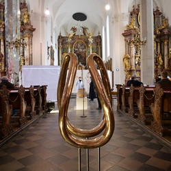 Emmerich Weissenberger, Bronze-Lemniskate; St. Andr? Kirche: Kunst-Aschermittwoch, 17. Februar 2021, Foto: Nora Ruzsics