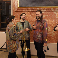 Abschluss der 4. Blumenbergtage am 14.3.26 im Minoritensaal mit einem Live-Hörspiel inszeniert von büro lunaire, nach einem Text von Stefan Schmitzer, mit Kompositionen von A. Bauer, T. Urban, F. Kindlinger, G. T. Pérez, R. Schinwald. Tontechnik B. A