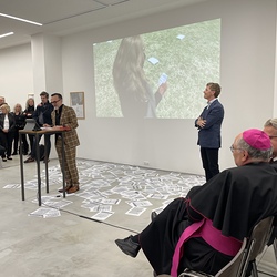 Eröffnung des Spiegelgitterhauses Gleisdorf (Sammlung Wolf) durch Bürgermeister Christoph Stark, Landeshauptmann Christopher Drexler und Diözesanbischof Wilhelm Krautwaschl.Laudatio: Walter Prügger,Einführung in die Ausstellung 'WENDEZEITEN/ZEITENW