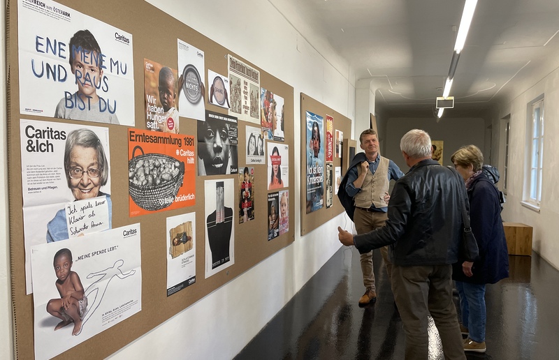 De Propaganda Fide. Caritas Plakate. Foto: Kultum Graz