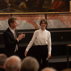 Im Bann (s)einer großen Erzählung: Josef Fink (1941–1999)Eröffnung im Minoritensaal, 28. Februar 2025Mit Johannes Rauchenberger, Elisabeth Koller (Kuratoren)Generalvika Erich Linhardt, Walter Prügger, Leiter des Ressorts 'Bildung, Kunst und Kultu