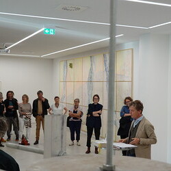 'Was tun Skulpturen ohne Aufsicht?' - Michael Kienzer und Anneliese Schrenk,KULTUMUSEUM im Spiegelgitterhaus Gleisdorf, 22. Mai 2026, Eröffnung: Kurator Johannes Rauchenberger