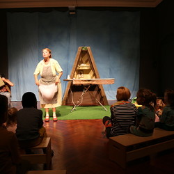 Frau Meier die Amsel, Mezzanintheater, JUNGES PUBLIKUM, September 2021. Foto: KULTUM