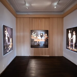 Nina Kovacheva* 1960 in Sofia (BG), lebt und arbeitet in Paris (FR)Biblical StoriesJudith and Holofernes, 2011St. Sebastian, 2011The Last Supper, 2011Adam & Eve, 2010Pietà, 20113/5, Tintenstrahldruck, Fotopapier glänzend auf Aluminium, je 1