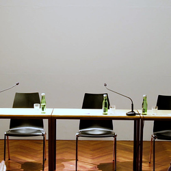 Doppelte Gäste: Thomas Ballhausen und Ferdinand Schmatz – 500 mg Orpheus Forte. | 17. November 2023 | Einführung: Barbara Rauchenberger  | Moderation des Gesprächs: Helwig Brunner. Foto: J. Rauchenberger