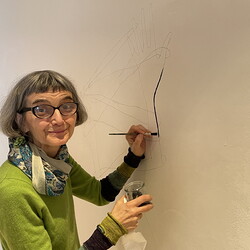 Aufbau der Ausstellung: 'SISTERS OF THE LABYRINTH' von Renate Kordon und Tamara Friebel, KULTUM Graz, 2.-23.März 2024  Foto: KULTUM/Johannes Rauchenberger