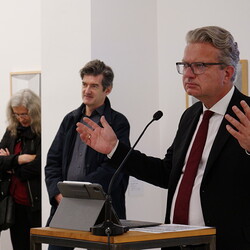 Eröffnung des Spiegelgitterhauses Gleisdorf (Sammlung Wolf) durch Bürgermeister Christoph Stark, Landeshauptmann Christopher Drexler und Diözesanbischof Wilhelm Krautwaschl.Laudatio: Walter Prügger,Einführung in die Ausstellung 'WENDEZEITEN/ZEITENW