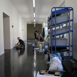 NINAVALE. Ausstellungsaufbau. 'Paradise is temporarily closed. God' KULTUM Graz, 24. Oktober 2020 bis 12. Dezember 2020. Foto: KULTUM/Andrea Hopper