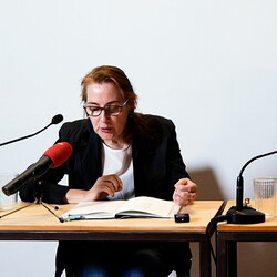 DER DOPPELTE GAST: Petra Ganglbauer und Auguste LaarUNUNTERBROCHEN (SCHWARZ) SEHENMittwoch, 10. Mai 2023, 19 UhrKULTUM [Im Cubus]EINF?HRUNG: Barbara RauchenbergerFoto: J.Rauchenberger/A. Babahmetovic
