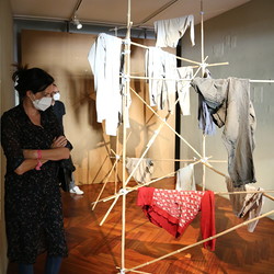 KURATORINNENFÜHRUNG, Juli 2021, Ausstellung EINATMEN-AUSATMEN. Foto: KULTUM