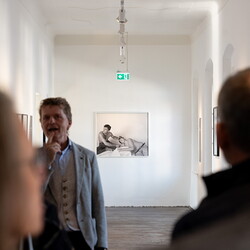 LEBEN NACH DEM TOD? Kuratorenführung mit Johannes Rauchenberger in Zlatko Kopljars Schau 'AUSLÖSCHUNG' am 2.11.2024Foto: Adnan Babahmetovic