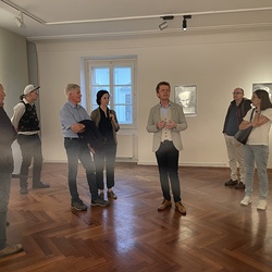 Lange Nacht der Kirchen 2024_'Nie wieder Krieg!'_Zenita Komad_Kuratorenführung. Foto: KULTUM