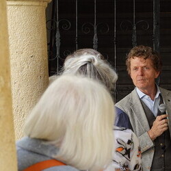                                 Führung von Kurator Johannes Rauchenberger durch die Ausstellung: 'Maaria Wirkkala: NUN MEHR – MEANTIME', 14. Mai 2025