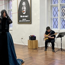 Kunst am Aschermittwoch_Zenita Komad_Maxi Blaha_Nie wieder Krieg_20240214. Foto: KULTUM/A. Hopper