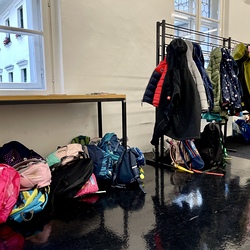 JUNGES PUBLIKUM_Bavastel Puppentheater Graz_Kasperl und das Krokodil. Foto: KULTUM/Hopper