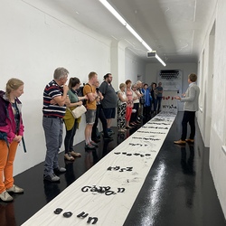 Lange Nacht der Kirchen 2024_'Nie wieder Krieg!'_Zenita Komad_Kuratorenführung. Foto: KULTUM