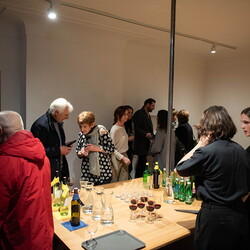 Im Bann (s)einer großen Erzählung: Josef Fink (1941–1999)Eröffnung im Minoritensaal, 28. Februar 2025Mit Johannes Rauchenberger, Elisabeth Koller (Kuratoren)Generalvika Erich Linhardt, Walter Prügger, Leiter des Ressorts 'Bildung, Kunst und Kultu