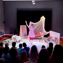 JUNGES PUBLIKUM_Gute Nacht_Mezzanin Theater Graz_20230305. Foto: KULTUM Graz/Hopper