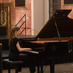 Im Bann (s)einer großen Erzählung: Josef Fink (1941–1999)Eröffnung im Minoritensaal, 28. Februar 2025Mit Johannes Rauchenberger, Elisabeth Koller (Kuratoren)Generalvika Erich Linhardt, Walter Prügger, Leiter des Ressorts 'Bildung, Kunst und Kultu