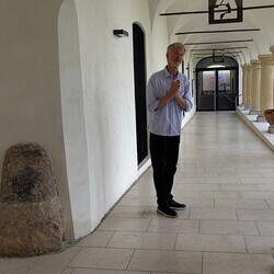 Themenführung #17 'Bild und Wort' in der Ausstellung: 'Gott hat kein Museum' mit Kurator Johannes Rauchenberger, 30.Mai 2026, special guest: Michael Endlicher
