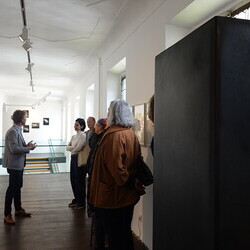  13. Themenführung in der Ausstellung 'Gott hat kein Museum' am 11.4.2026 zum Thema 'Wunder&Widersprüche'