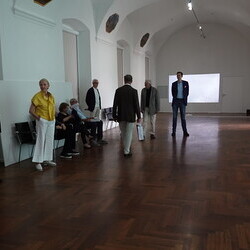                                 Ausstellung Maaria Wirkkala: NUN MEHR ? MEANTIME: F?hrung mit Kurator Johannes Rauchenberger, 15. Juli 2025, mit Rotary-Club Graz-Neutor