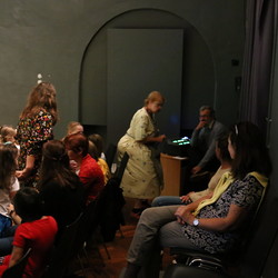 Frau Meier die Amsel, Mezzanintheater, JUNGES PUBLIKUM, September 2021. Foto: KULTUM