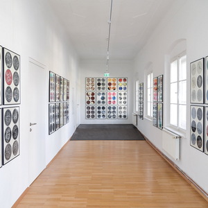 Peter Angerer: Systems, 2020, 101 Grafiken (Hochdruck, Flachdruck, Zeichnung, Schablonenschrift), je 70x50cm, Unikate Ausstellungsansicht KULTUM Graz