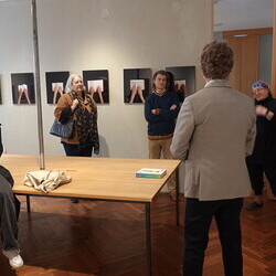  13. Themenführung in der Ausstellung 'Gott hat kein Museum' am 11.4.2026 zum Thema 'Wunder&Widersprüche'