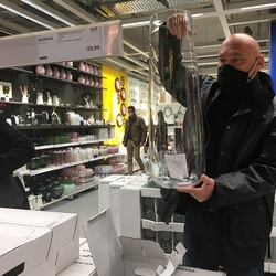 NINAVALE. Ausstellungsaufbau. 'Paradise is temporarily closed. God' KULTUM Graz, 24. Oktober 2020 bis 12. Dezember 2020. Foto: KULTUM/Johannes Rauchenberger