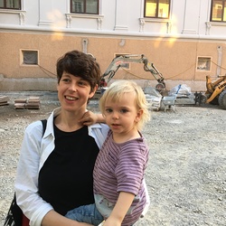 Isabella Kohlhuber, mit Sohnemann, EINATMEN - AUSATMEN, 2. Juni 2021, Foto: Johannes Rauchenberger