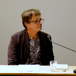 Doppelte Gäste: Thomas Ballhausen und Ferdinand Schmatz – 500 mg Orpheus Forte. | 17. November 2023 | Einführung: Barbara Rauchenberger  | Moderation des Gesprächs: Helwig Brunner. Foto: J. Rauchenberger