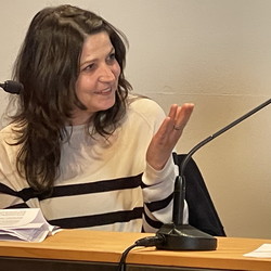 LITERATUR HOTEL: Luljeta Lleshanaku und Andrea Grill: DIE STADT DER ÄPFELKULTUM, 25. April 2022