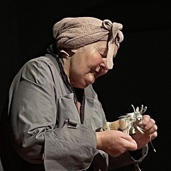 D'ÄRDGEISS_Figurentheater Margrit Gysin / Schweiz. Foto: KULTUM/A. Hopper