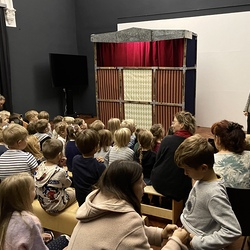 JUNGES PUBLIKUM_Bavastel Puppentheater Graz_Kasperl und das Krokodil. Foto: KULTUM/Hopper