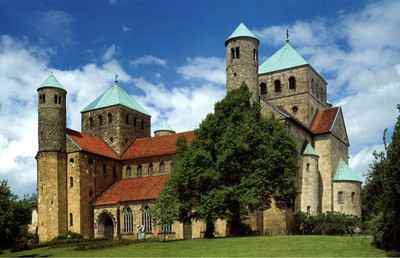 Hildesheim, St. Michael, 1007-33, Erneuerung nach Brand 1162-86, Außenansicht.