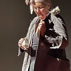 D'ÄRDGEISS_Figurentheater Margrit Gysin / Schweiz. Foto: KULTUM/A. Hopper