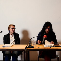 DER DOPPELTE GAST: Petra Ganglbauer und Auguste LaarUNUNTERBROCHEN (SCHWARZ) SEHENMittwoch, 10. Mai 2023, 19 UhrKULTUM [Im Cubus]EINF?HRUNG: Barbara RauchenbergerFoto: J.Rauchenberger/A. Babahmetovic