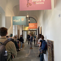 DE PROPAGANDA FIDE. Überraschende Glaubenswerbungen der Katholischen Kirche ? Kuratorenführung mit Johannes Rauchenberger im Rahmen des Galerientags des steirischen herbst, 24.9.2022 Foto: KULTUM/Alexandra Seyi