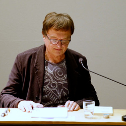 Doppelte Gäste: Thomas Ballhausen und Ferdinand Schmatz – 500 mg Orpheus Forte. | 17. November 2023 | Einführung: Barbara Rauchenberger  | Moderation des Gesprächs: Helwig Brunner. Foto: J. Rauchenberger